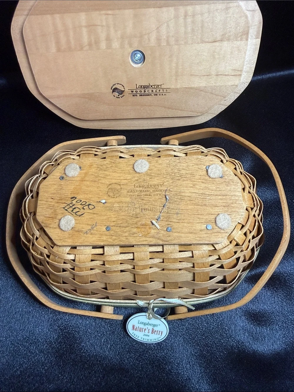 Tree Trimming Maple Basket with Lid